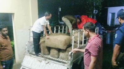 ফেনীর ফুলগাজীতে ভারতীয় কাপড়সহ  পিকআপ ও মোটরসাইকেল জব্দ