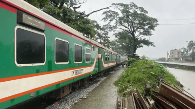 পাঁচ দিন পর চট্টগ্রাম–কক্সবাজার রুটে ট্রেন চলা শুরু