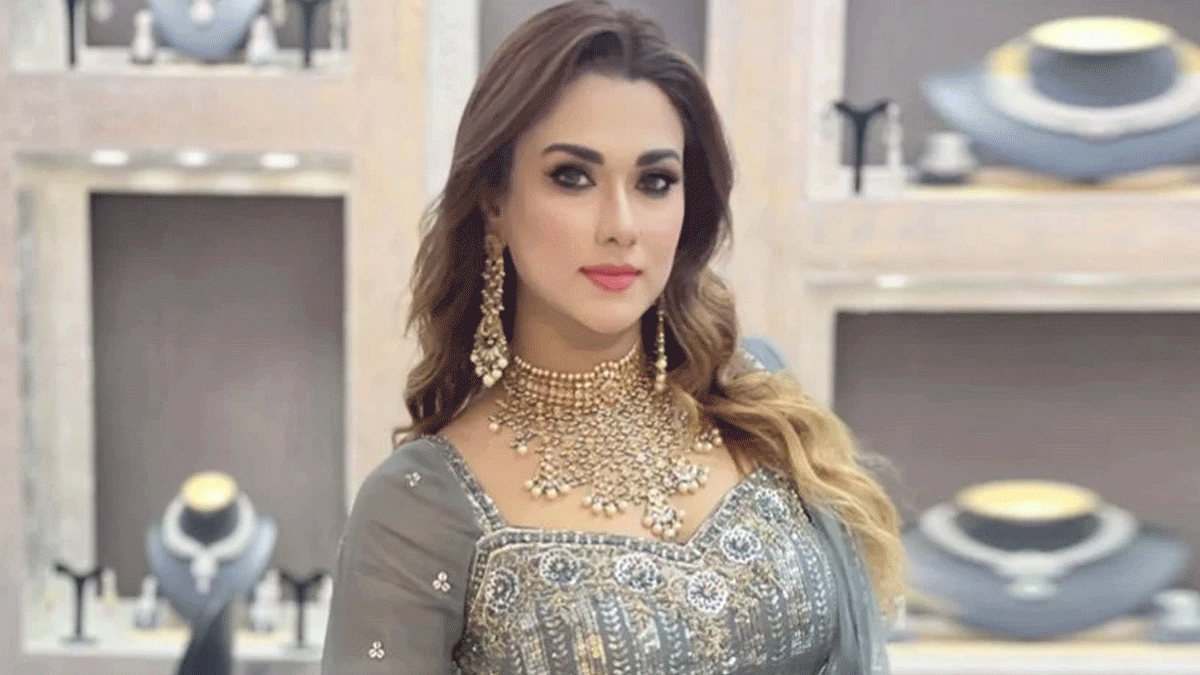 আত্মসমর্পণ করে জামিন পেলেন চিত্রনায়িকা ববি