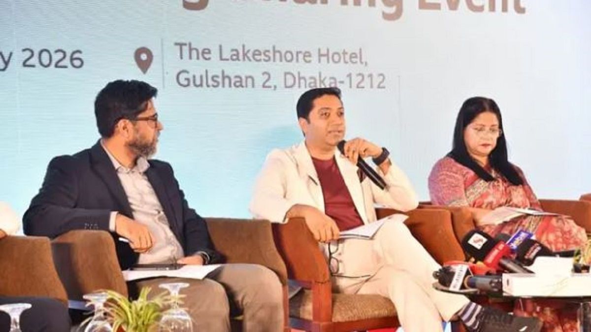শিশুদের প্রযুক্তি থেকে দূরে নয়, নিরাপদ ব্যবহার শেখাতে হবে : ববি হাজ্জাজ