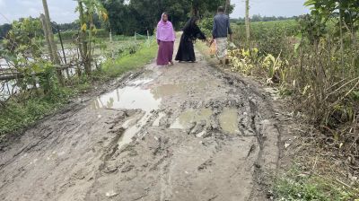 সামান্য বৃষ্টিতেই অচল  কমলপুর-কৈজুরী সড়ক