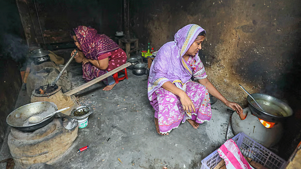গ্যাস সংকটে জনজীবন স্থবির, শিল্পে বিপর্যয়