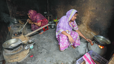 গ্যাস সংকটে জনজীবন স্থবির, শিল্পে বিপর্যয়