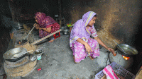গ্যাস সংকটে জনজীবন স্থবির, শিল্পে বিপর্যয়
