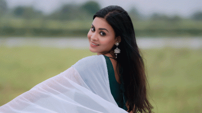 সড়ক দুর্ঘটনায় আহত হয়ে আইসিইউতে অভিনেত্রী মেঘলা মুক্তা
