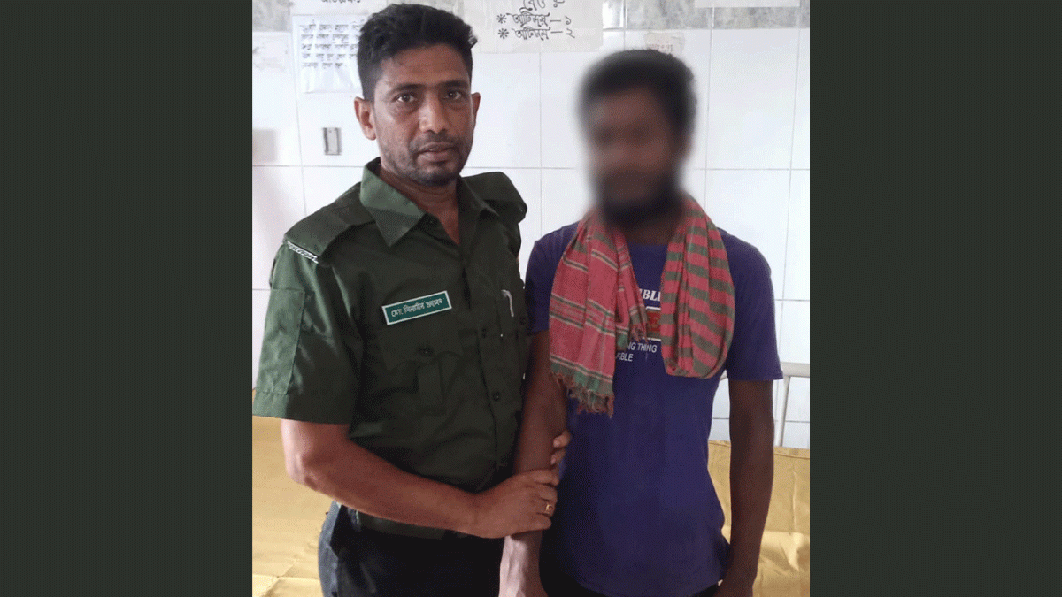 হাসপাতালে আনসার সদস্যের তৎপরতায় চোর আটক