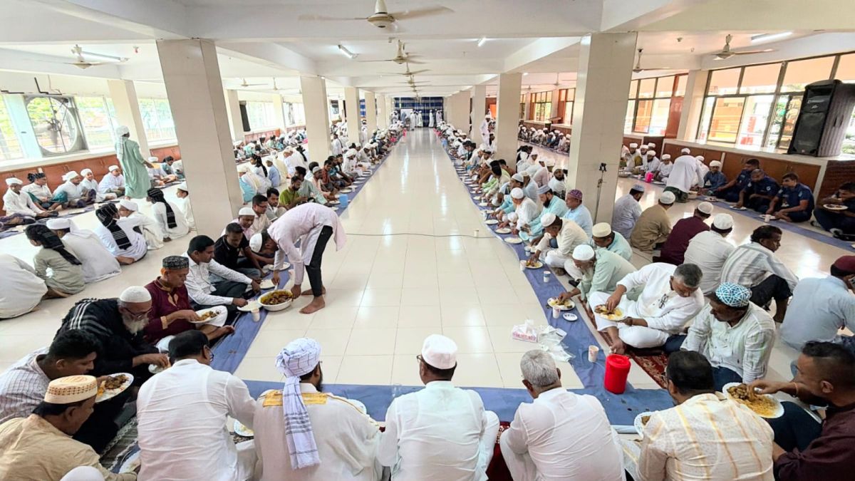 সাড়ে ৩ হাজার এতিমখানার শিক্ষার্থীকে   খাওয়ালেন প্রতিমন্ত্রী টুকু