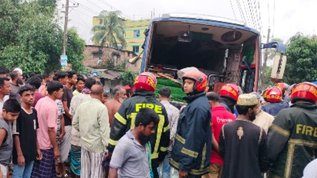 ‎বগুড়ায় বাসচাপায় ৬ দিনমজুর নিহত