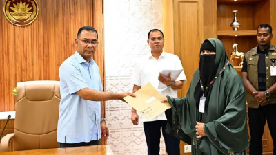জুলাই শহীদ ও আহত পরিবারের ১০ জনকে চাকরি দিলেন প্রধানমন্ত্রী