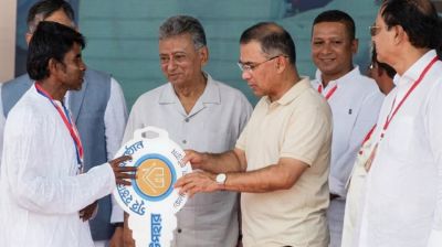বাঁশখালীতে বন্যায় ক্ষতিগ্রস্তরা পেলেন নতুন ঘরের চাবি