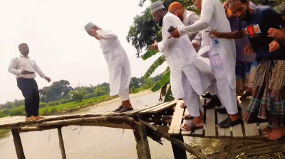 কাঠের সাঁকো ভেঙে নদীতে জামায়াত নেতারা