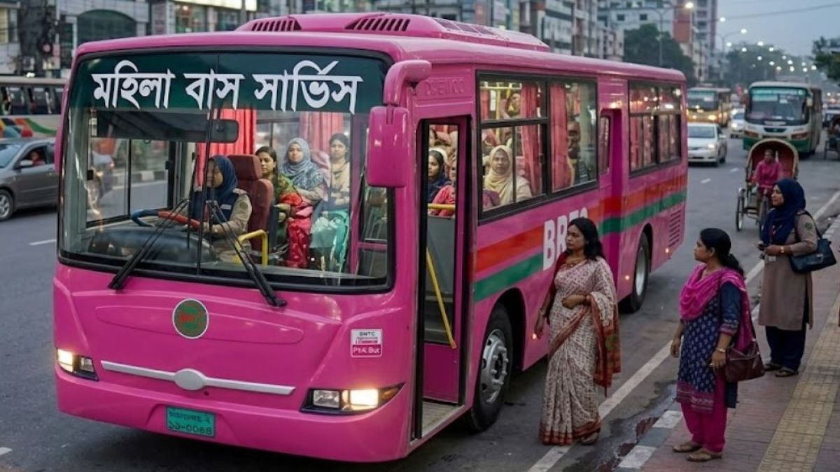 ঢাকার নামছে পিংক বাস, চালক-কন্ডাক্টর নারী