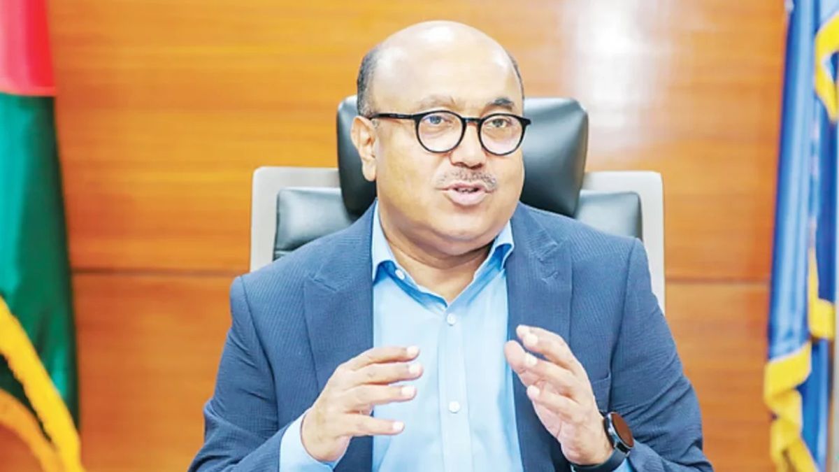 পিএসসির চেয়ারম্যান মোবাশ্বের মোনেম পদত্যাগ করছেন