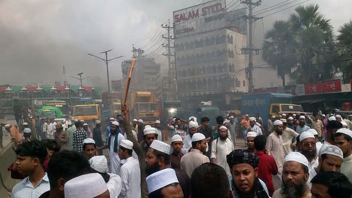 নারায়ণগঞ্জে মহাসড়ক অবরোধ করে বিক্ষোভ