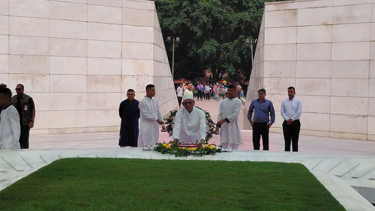জিয়াউর রহমান ও খালেদা জিয়ার সমাধিতে নতুন রাষ্ট্রপতির শ্রদ্ধা
