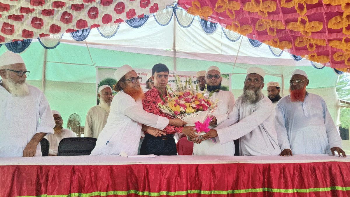 শিক্ষার মানোন্নয়নে মাদরাসায় আলোচনা সভা ও বৃক্ষরোপণ কর্মসূচি