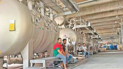 শিল্প খাতে কাটছে না সংকট, বাড়ছে উদ্বেগ