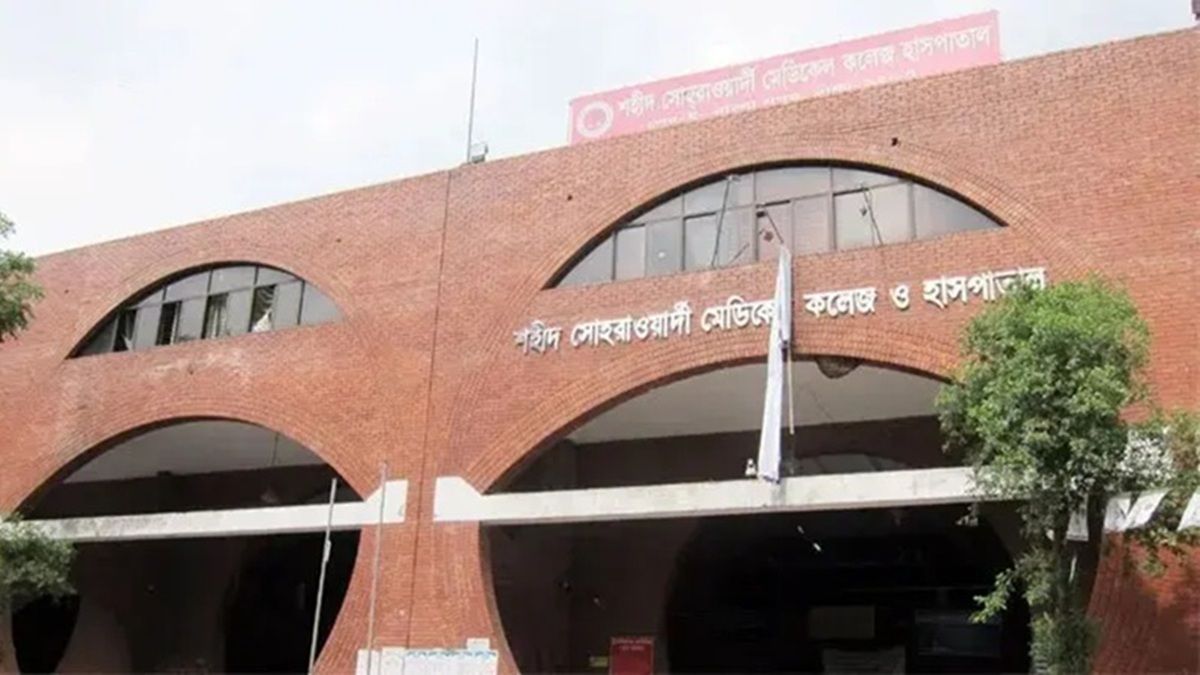 ব্যাগে ছিনতাইকারীর টান, রিকশা থেকে পড়ে শিক্ষিকা নিহত