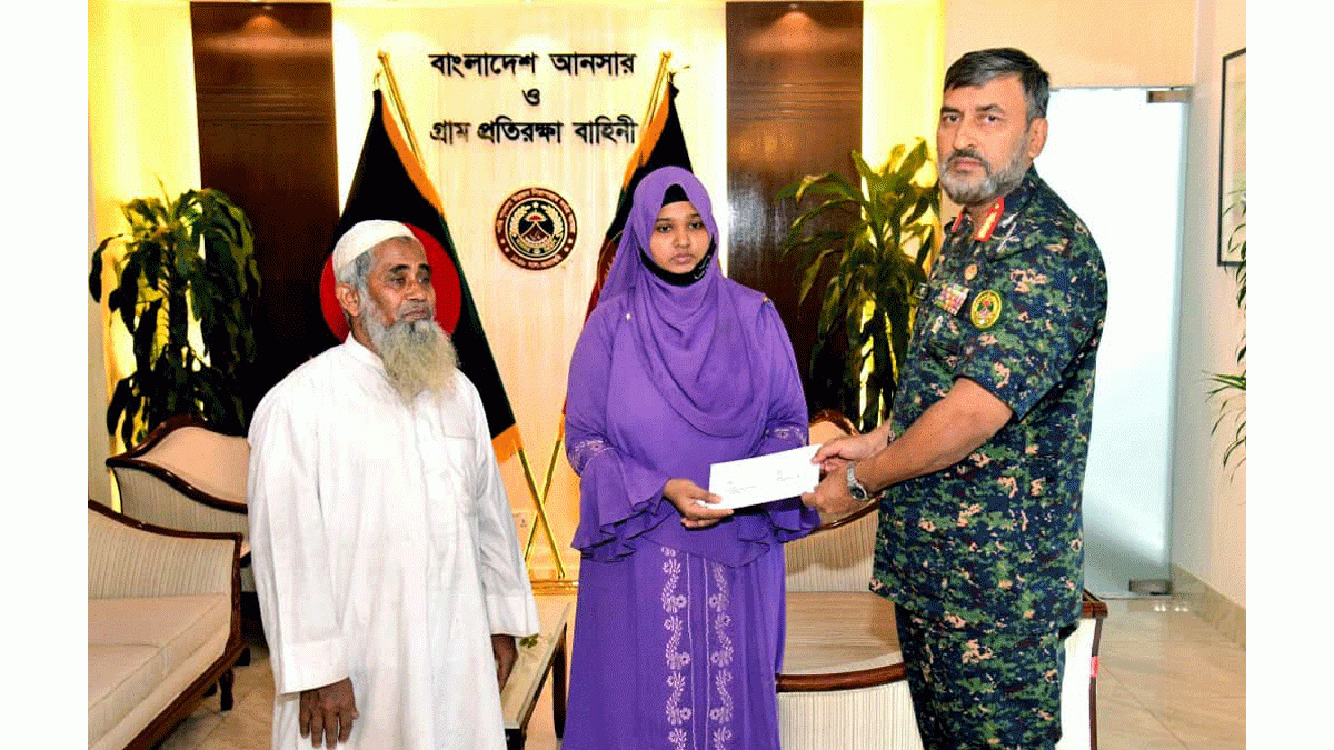 নিহত উপজেলা আনসার-ভিডিপি কর্মকর্তার পরিবারের পাশে মহাপরিচালক