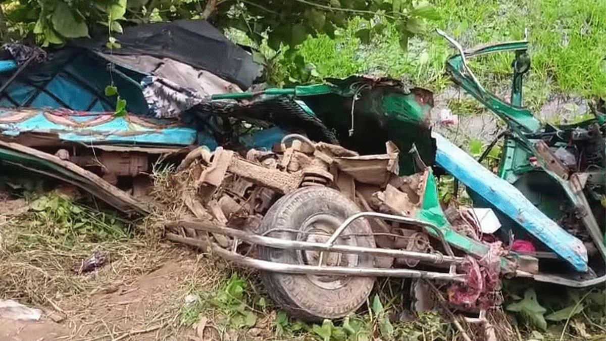 গাজীপুরে কাভার্ড ভ্যান-অটোরিকশা সংঘর্ষে নিহত ৩