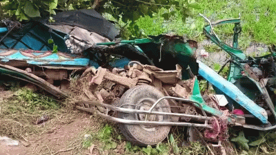 গাজীপুরে কাভার্ড ভ্যান-অটোরিকশা সংঘর্ষে নিহত ৩