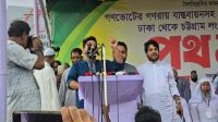 লংমার্চে নাহিদের স্লোগান- ‘গ্যাস দে বিদ্যুৎ দে নইলে গদি ছাইড়া দে’