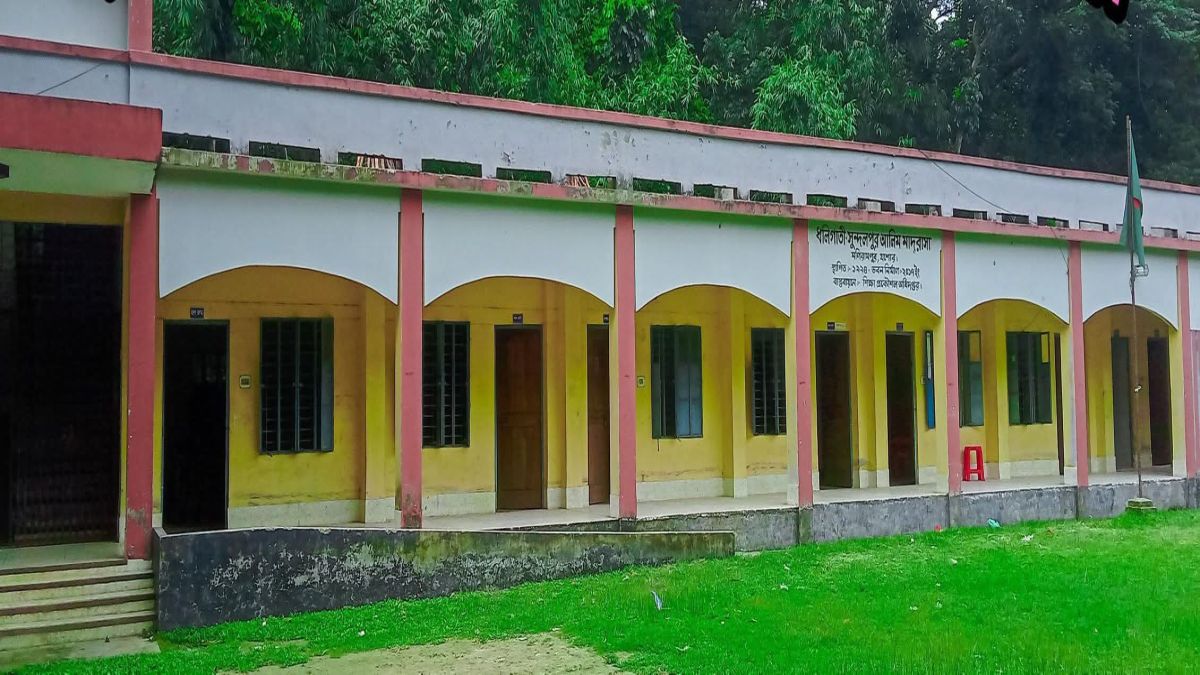 মণিরামপুরে আলিম মাদ্রাসায়  দুনীর্তি ও স্বজনপ্রীতি