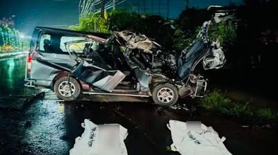 কাভার্ড ভ্যানের ধাক্কায় মাইক্রোবাসের ৪ আরোহী নিহত
