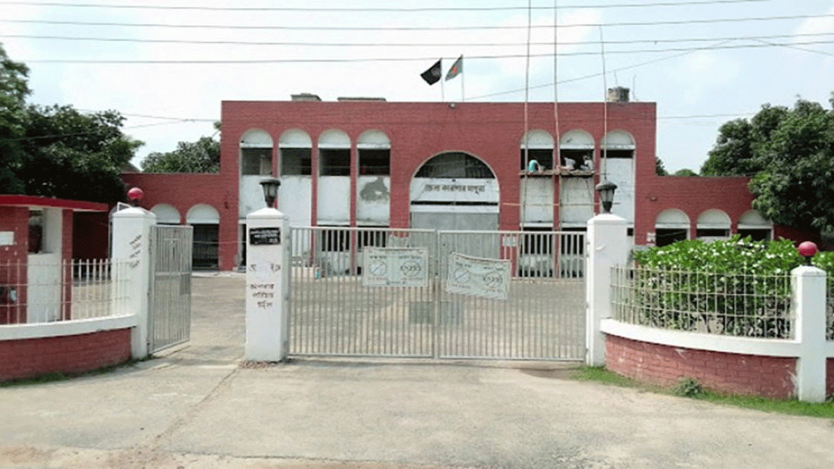 মাগুরা জেলা কারাগারের কয়েদি ঢামেকে মারা গেছেন