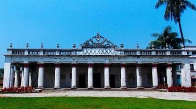 গাংগাটিয়া জমিদার বাড়িতে  প্রতিদিনই পর্যটকদের ভিড়
