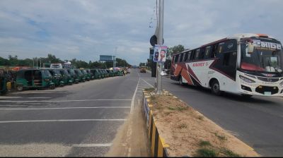 মান্দায় দখলে সড়ক-ফুটপাত   প্রশাসনের নীরবতা