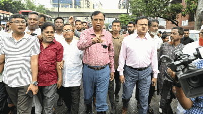 পল্টন মোড় থেকে নর্থ সাউথ রোড পর্যন্ত মূল সড়ক হকারমুক্ত