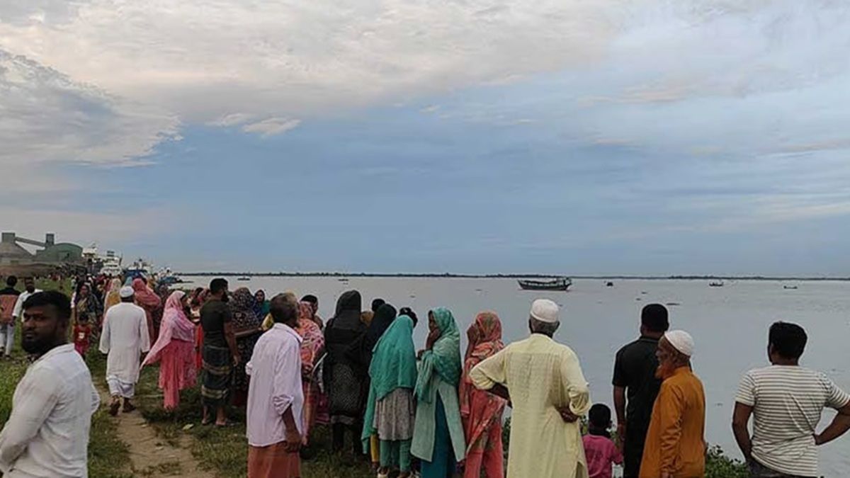 মেঘনায় ট্রলারডুবি: ৩ ছেলে-মেয়ের লাশ উদ্ধার