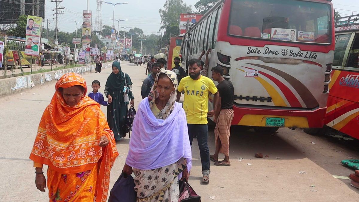 নওগাঁয় অভ্যন্তরীণ সকল   রুটে বাস চলাচল বন্ধ
