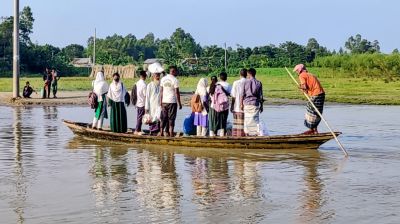 ভূঞাপুরে  ছোট্ট একটি ডিঙিই   ৮ গ্রামের মানুষের ভরসা