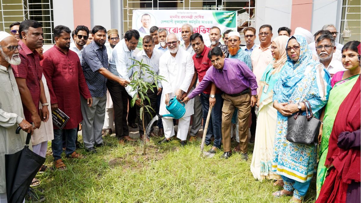 ডেঙ্গু প্রতিরোধে ছুটছেন কেসিসির প্রশাসক