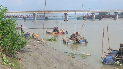 ভূরুঙ্গামারীর দুধকুমার নদ  থেকে বালু উত্তোলন