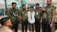 আনসারের অভিযানে মতিঝিল মেট্রোরেল স্টেশনে অস্ত্রসহ ছিনতাইকারী আটক