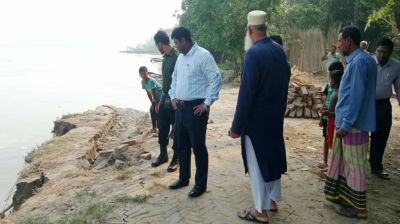 মধুমতি নদীতে তীব্র ভাঙন   পরিদর্শনে ইউএনও
