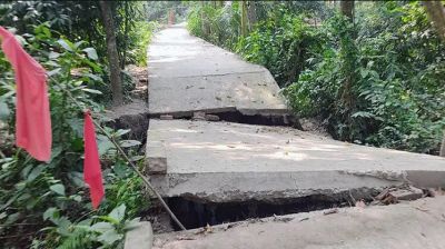 বগুড়ার ধুনটে ভেঙে গেছে   কোটি টাকার সড়ক