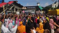 উত্তরায় আজও সড়ক অবরোধ পোশাকশ্রমিকদের, তীব্র যানজট
