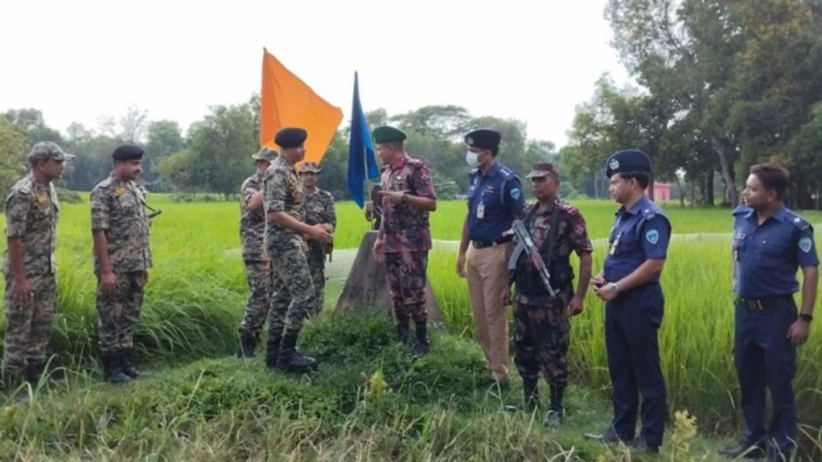 আটকের ১৫ ঘণ্টা পর দুই পুলিশকে ফেরত দিলো বিএসএফ
