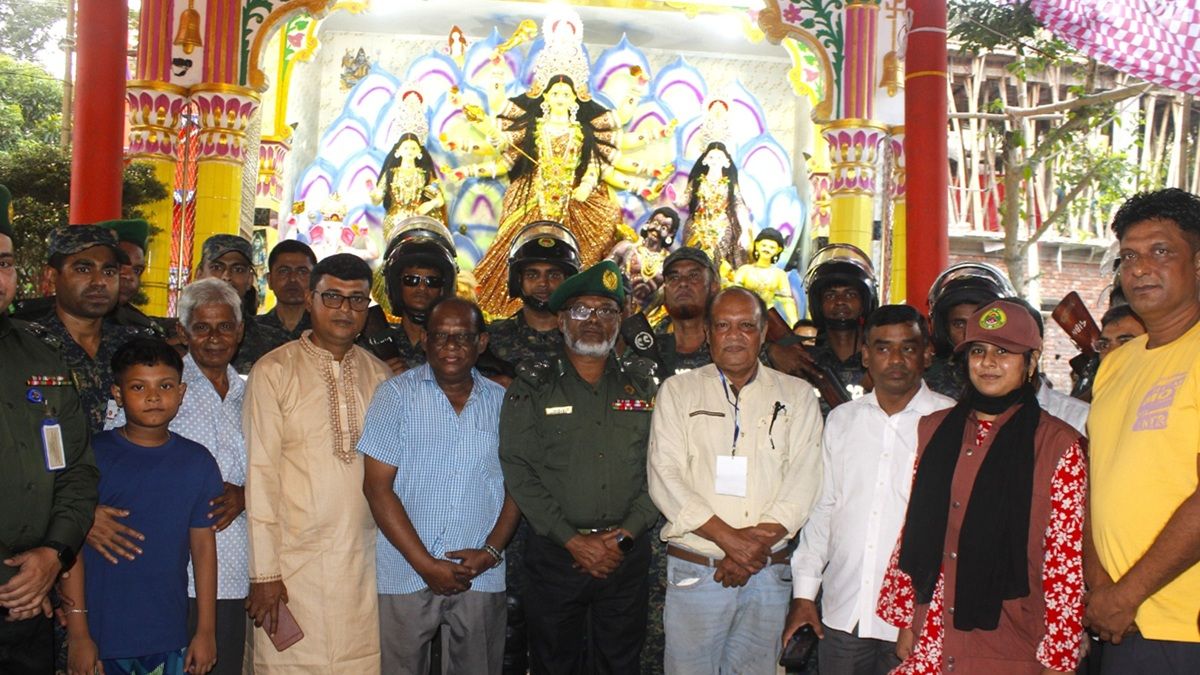 দুর্গাপূজার নিরাপত্তায় সর্বোচ্চ সতর্ক থাকার নির্দেশ